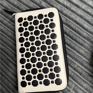 Vera Bradley Black and White Geometric Design Wallet EUC